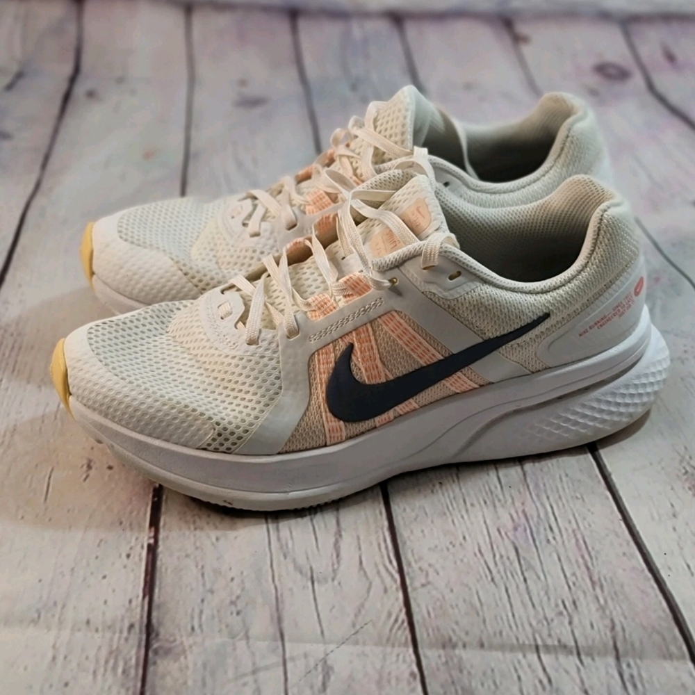 Nike Women's Cream and Black Running Shoes